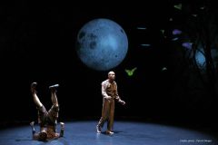 FARAEKOTO Direction artistique et choregraphie Severine Bidaud, Aide chorégraphie Joelle Iffrig, Textes et conseils dramaturgiques Marion Aubert, Costumes Alice Touvet, Musiques originales Natyve, Lumieres Esteban Loirat, Video Pascal Minet, Maison des Arts de Creteil le 4 fevrier 2022.
Interpretes : Sandra Geco et Giovanni Leocadie
(photo by Patrick Berger)